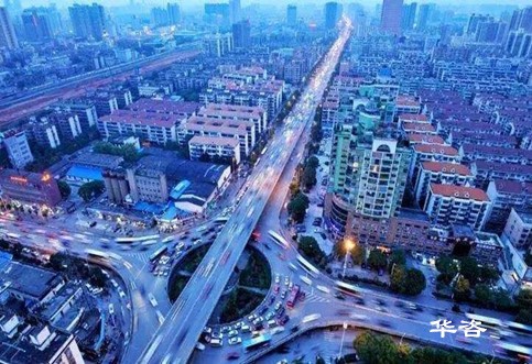 华咨交通装上智慧的电脑，专家团队积极推进城市交通优化智慧思考方式