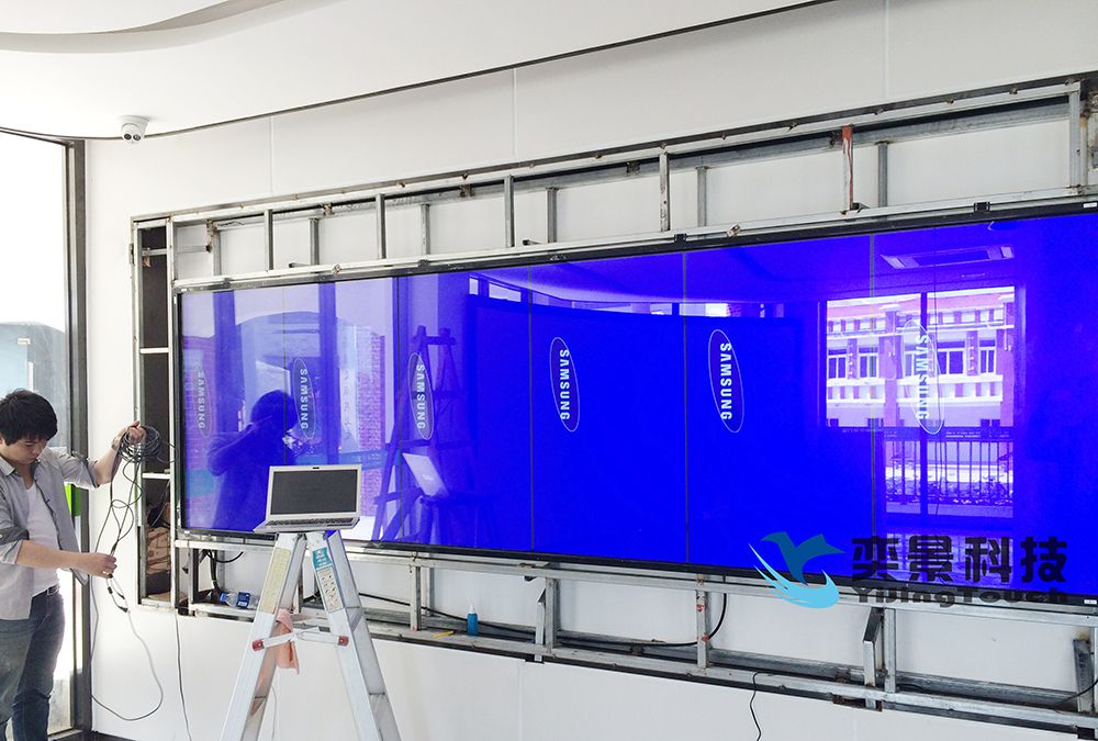 55寸红外触摸屏：使用红外触摸技术，确保触摸响应速度快