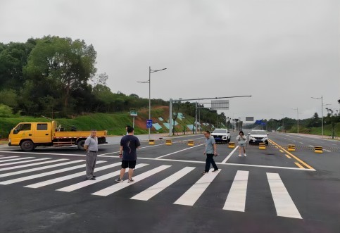 华咨交通工程师团队赴黄江公路、秋江路开口涉路安评现场踏勘