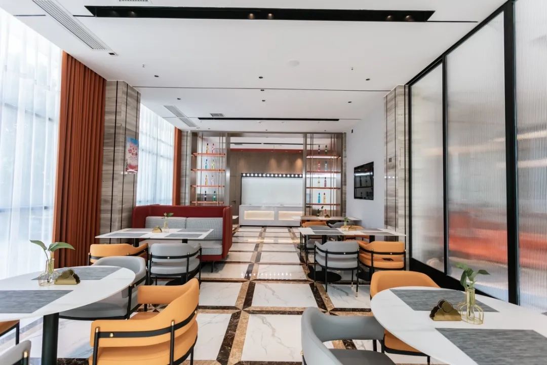 东呈酒店选址的方法