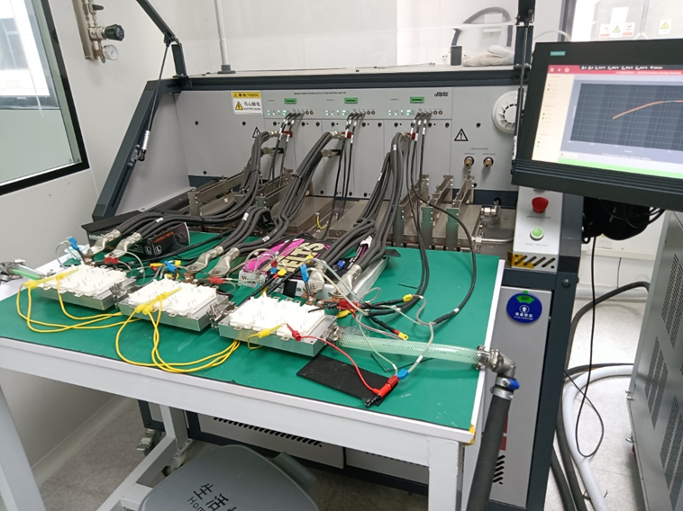 一串三水冷测试系统