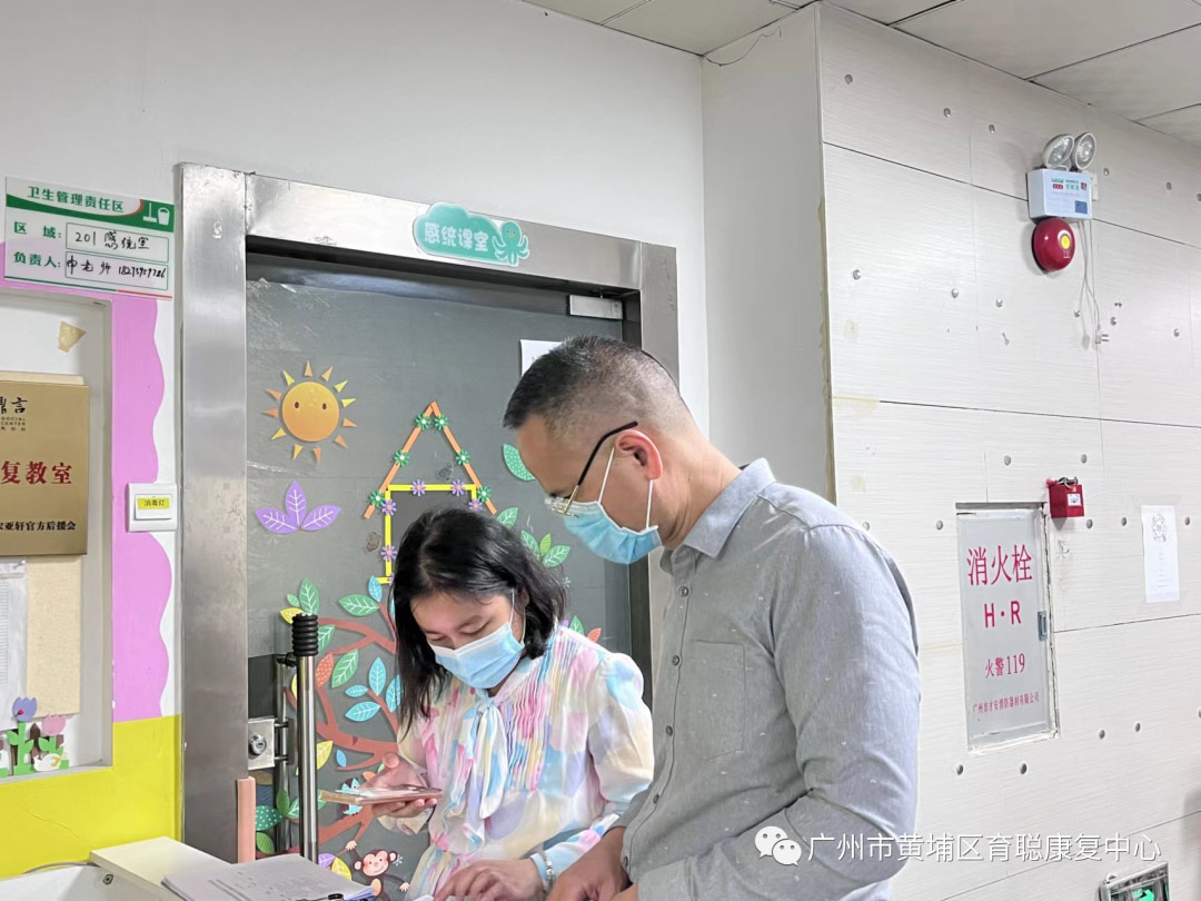 区残联向育聪康复中心捐赠防疫物资 区残联向育聪康复中心捐赠防疫物资