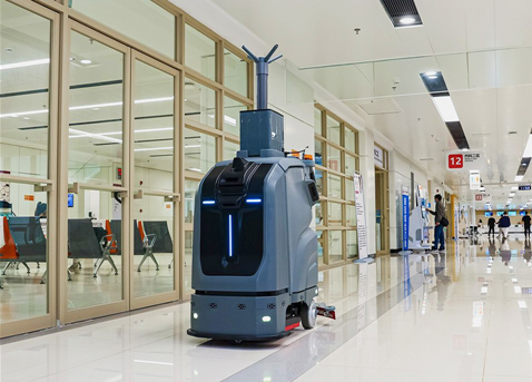 商用清洁机器人：解决市场清洁人力短缺的关键