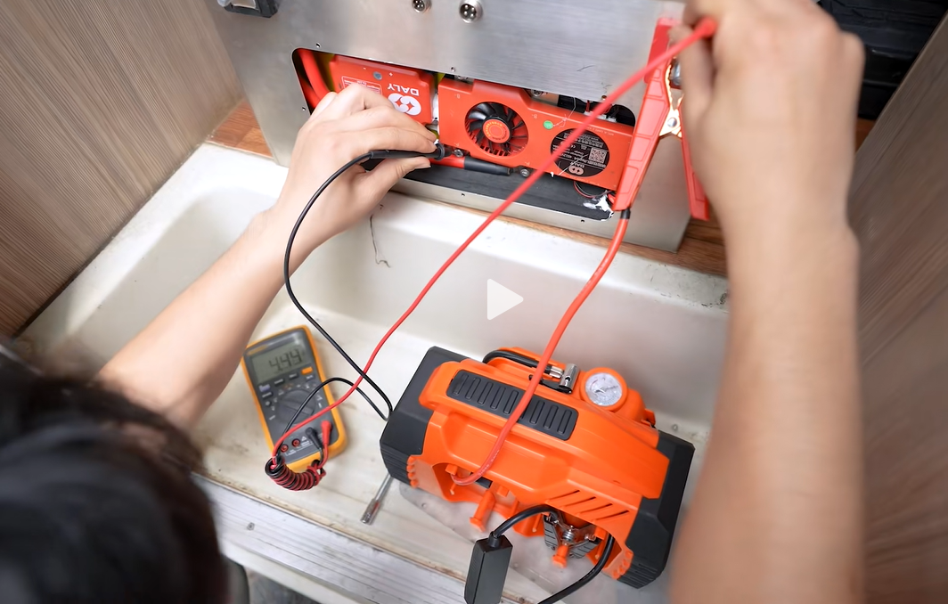 房车锂电池深度放电修复指南：分步操作 + 实用养护技巧